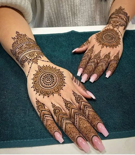 Diploma In Mehndi Artists 